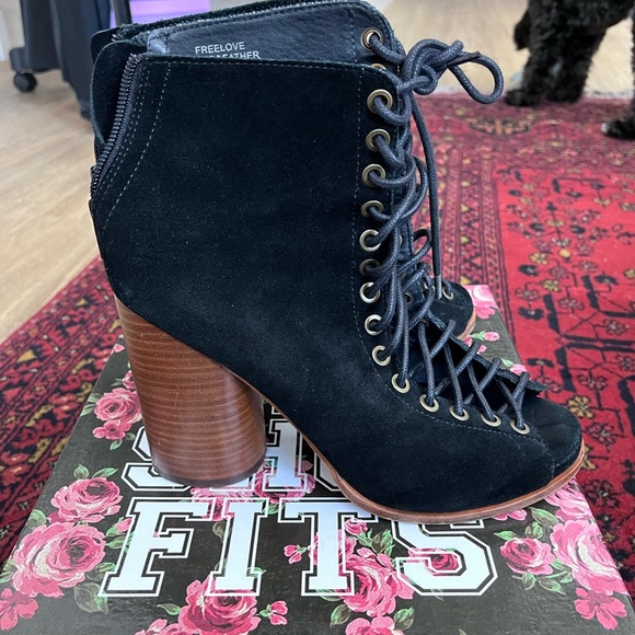 FREELOVE Black Washed Suede - 8.5W - Picture 4 of 8